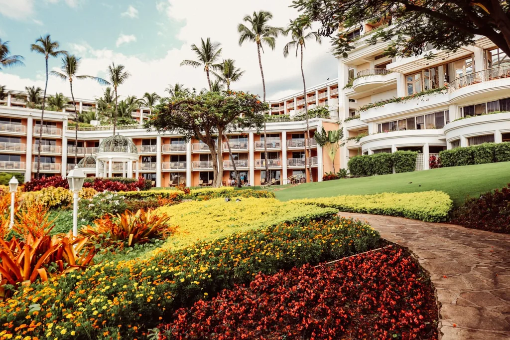 building, beautiful flowers, resort-940224.jpg